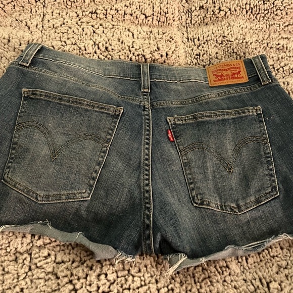 Levi’s denim shorts women’s size 30 - Picture 1 of 5